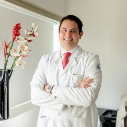 Oncólogo e Internista - Dr. Iván Romarico González Espinoza