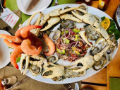 Nuestra carta incluye desde ceviches frescos y cocteles de camarón hasta jaiba. - Restaurante Cabo San Lucas