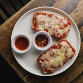 Nuestro Pan pizza, es perfecto para compartir con tu acompañante. - Brewers - Cafés de Especialidad